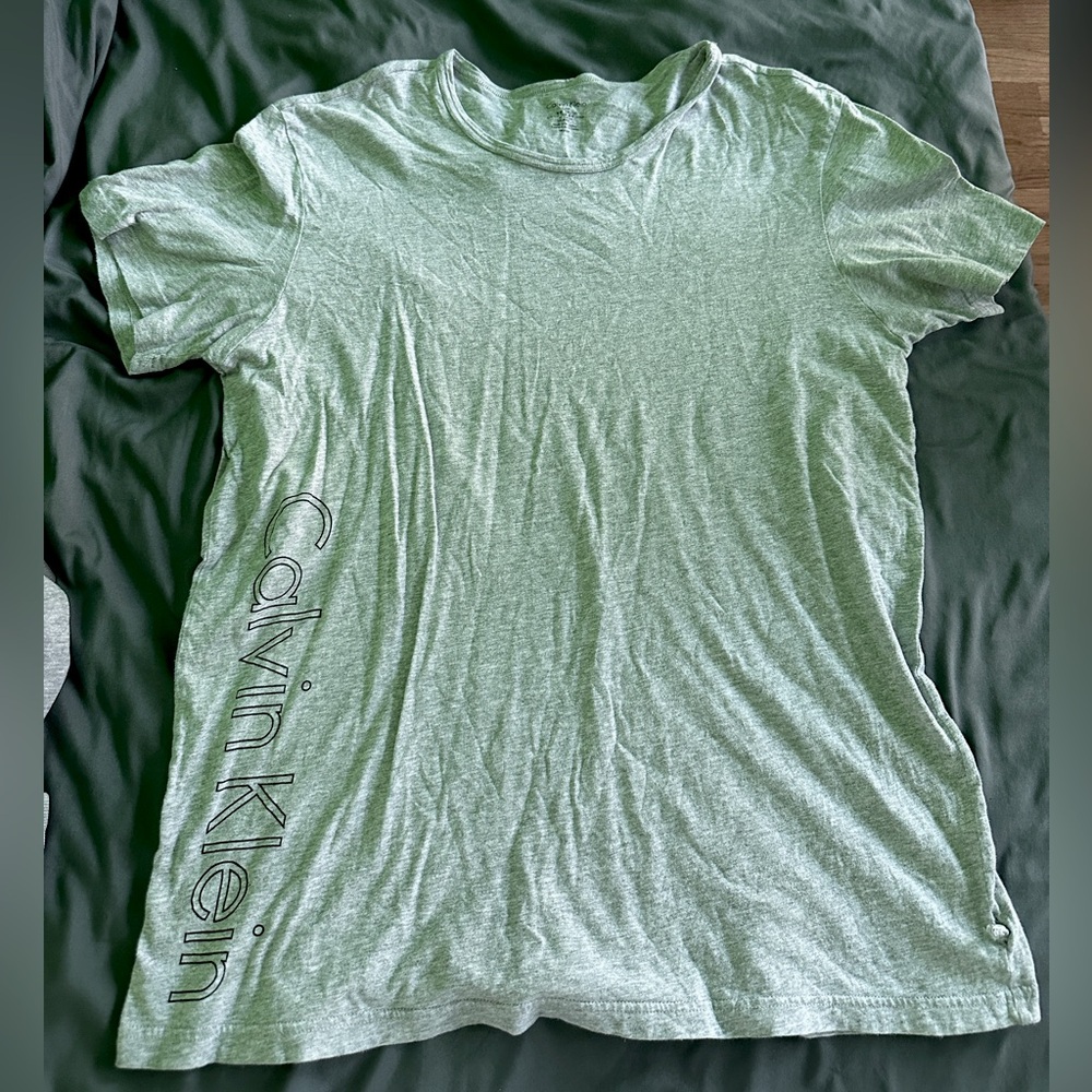 GRAY CALVIN KLIEN T-SHIRT